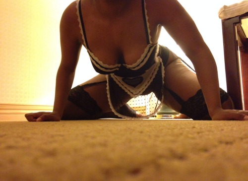 asubmissiveintraining: asubmissiveintraining: Ready. Oh hi, nice to meet you. I’m hot.