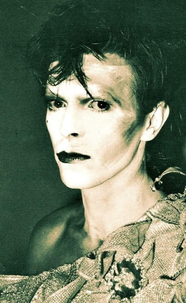 vezzipuss.tumblr.com — David Bowie, 