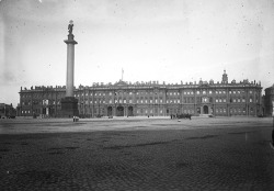 ohsoromanov:The Winter Palace in Saint Petersburg, 1900s. (x)