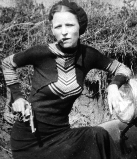 oddtruecrimefacts:  Facts about Bonnie and ClydeBonnie Parker stood 4'11 and weighed