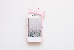 cloudedcamera-:  Cute iPhone case by Anna Bieniek on Flickr. 