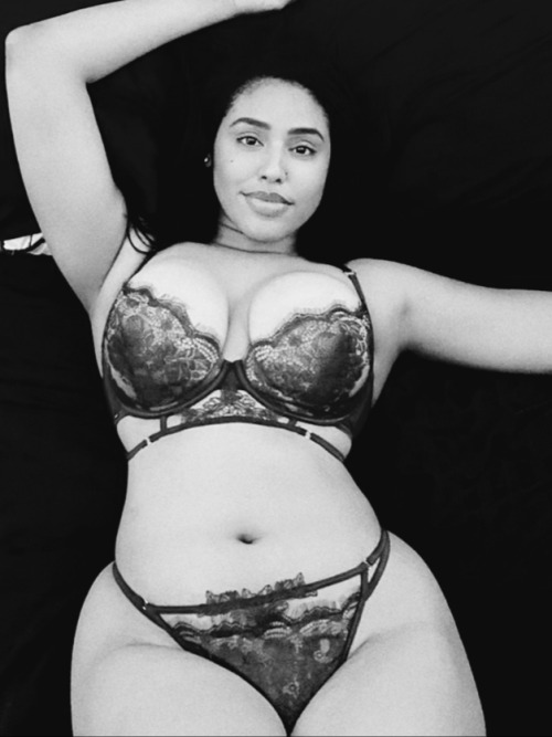 princejazziedad:GorgeouslySexy. Curvy. Delish-she-is. adult photos