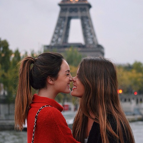 lipstick-lesbian:  ♀♡♀ 