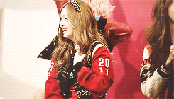 tfnys:  when jessica tries to kill you with her cuteness 