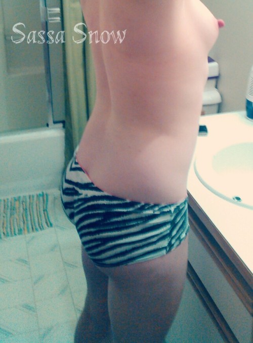 sassa-snow:  macmilf4:  Panty Wednesday! Hope your having a good one @macmilf4 ! Nehhhha, or whatever a zebra says 😘  😍😍😍😍😍😍😍😍😍 Wahoo!! It’s @sassa-snow!! Check out her fine body y'all!   Nehheya 😘