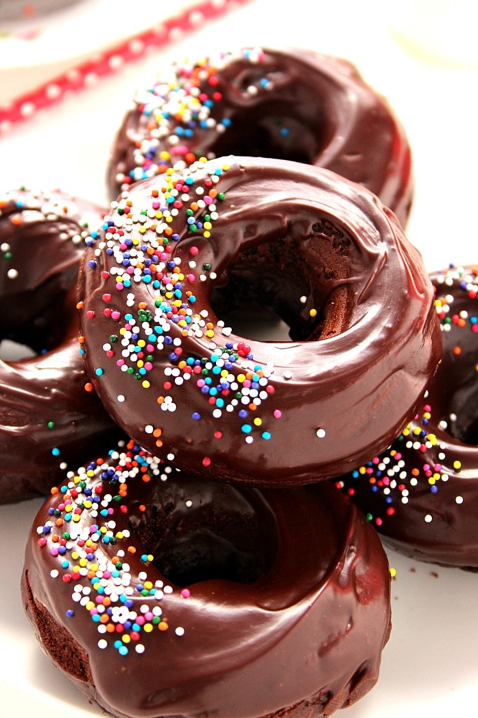 foodffs:  Glazed Chocolate Donuts RecipeReally nice recipes. Every hour.Show me what