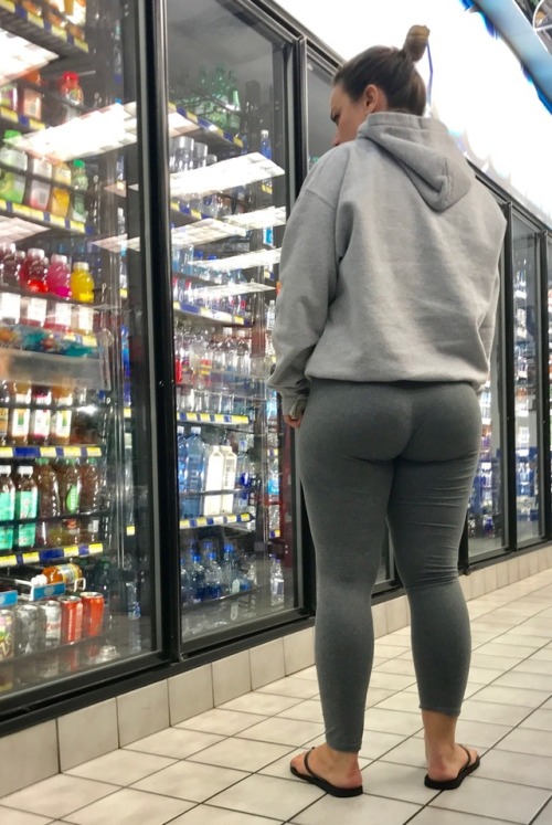 bubblebuttcreepin: Phat bubble butt Pawg pt1