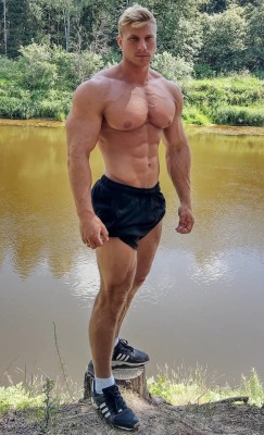 muscleboyheaven:    Edgars Snepsts  Muscleboy