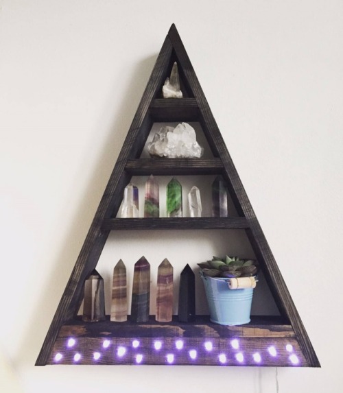 sosuperawesome:  Display Shelves by Grizzly Supplies on Etsy