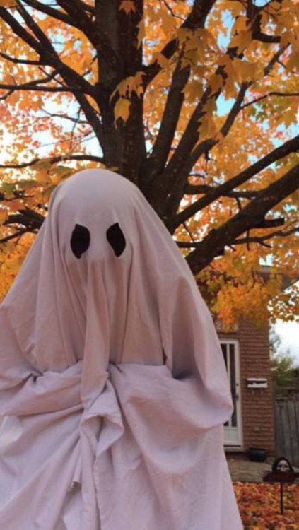 ehlockscreens: Lock screens to fulfill all of your Halloween needs Like or reblog if you save, sweet