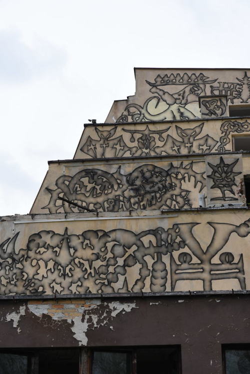 stachuszumski:SUDETEN ZIGGURATSpray on wallAbandoned hotel “Sudety” in Jelenia Gó