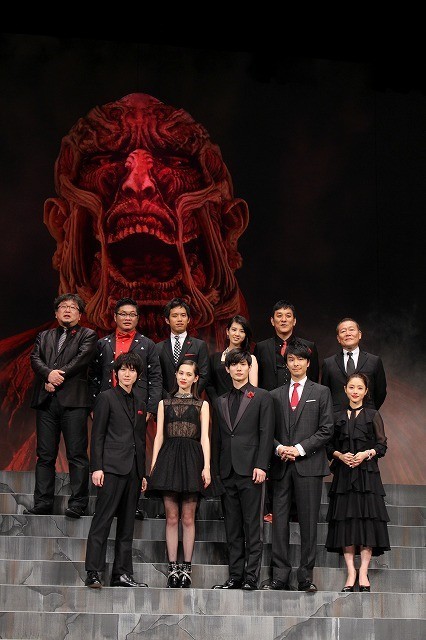 A third installment of images from the Shingeki no Kyojin live action premiere at Tokyo International Forum today! Miura Haruma (Eren), Mizuhara Kiko (Mikasa), Hongo Kanata (Armin), Hasegawa Hiroki (Shikishima), Ishihara Satomi (Hanji), and more of