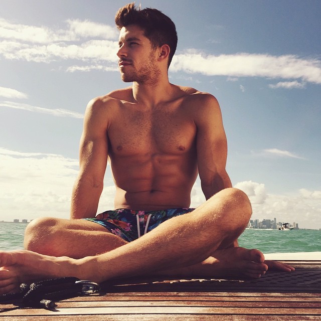 ijulian89:  Boating Saturday #miami #life (at OCEAN LIFE 🐋🐳🐬🐙🐟🐠🐡🐚)