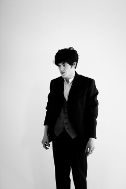 ohthisphotoshoot:  Iwan Rheon-Buzz Magazine