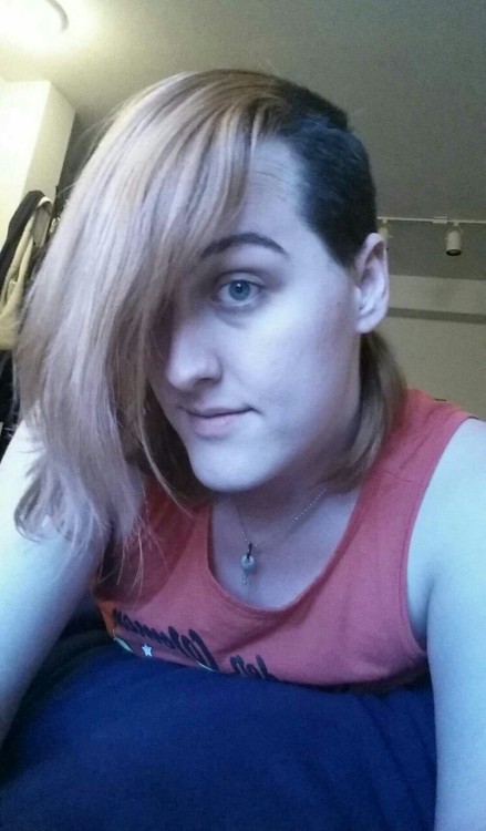 thetransbutch:  I wish my hair stayed like this for longer than 5 minutes  Reblgs are nice!  (Blog is 18+ only)