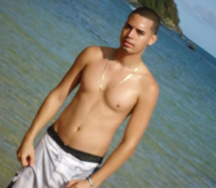 latinbastards:  heycallao:  fuetepuertorriqueno:  http://fuetepuertorriqueno.tumblr.com