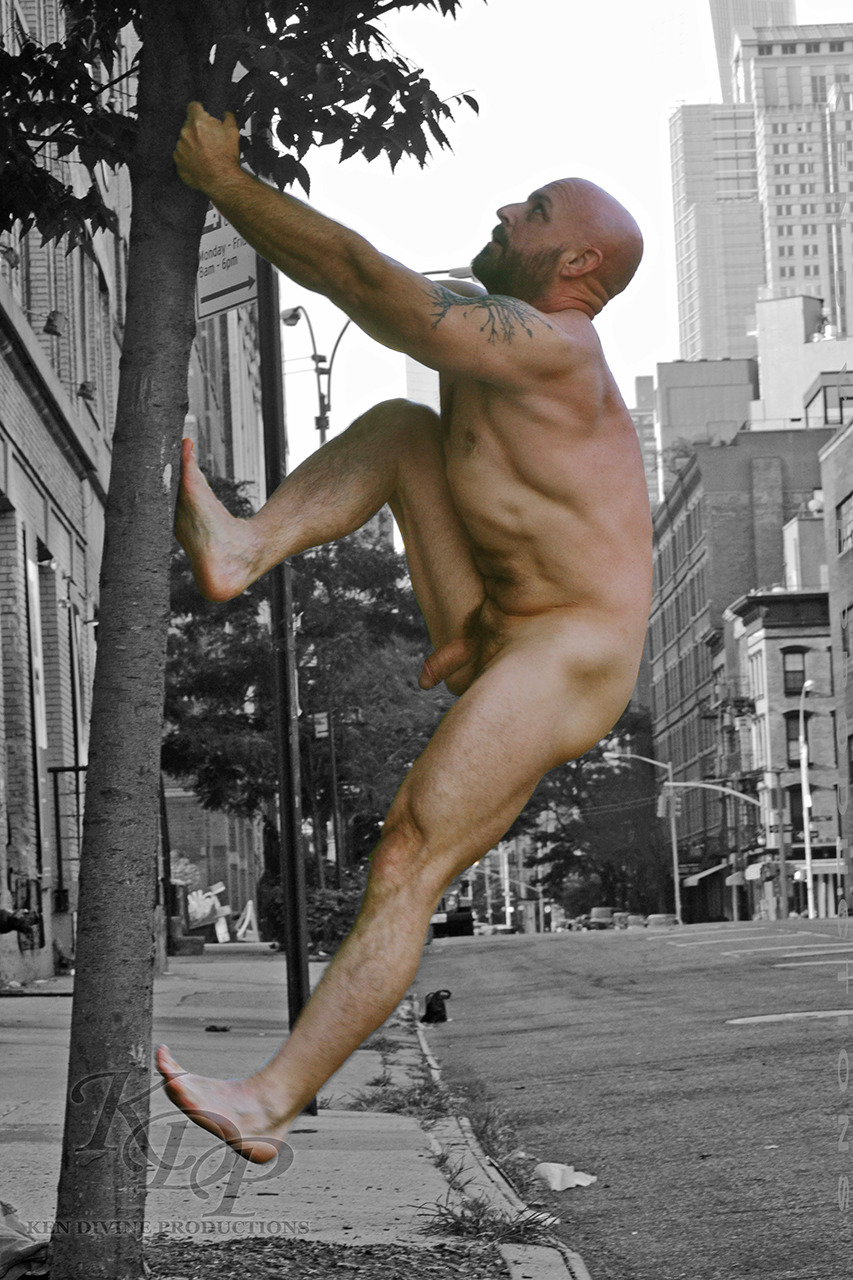paullablanc:  ©2015  By Ken Divine for his book “The Naked City”. Tribeca,