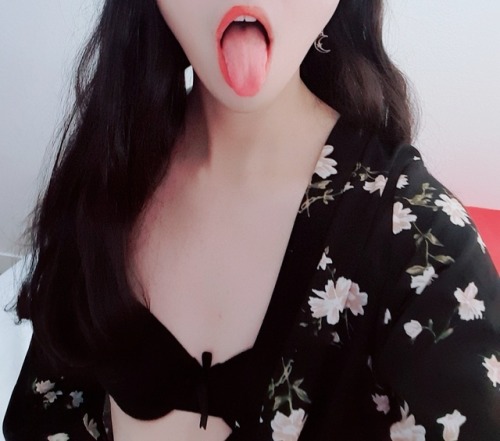 cdlover111:  Feeling so hot today❤  날씨 너무 더워❤  Cutie 