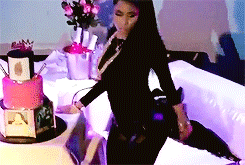 minajvtrois:  Nicki Minaj dancing to ‘Feeling Myself ft. Beyonce’ at Hot 97 VIP Lounge (x) 