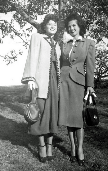 bigcityvintagenyc:“My Beautiful Mother in the Dresses that She Made”, Bronx, 1940s. This