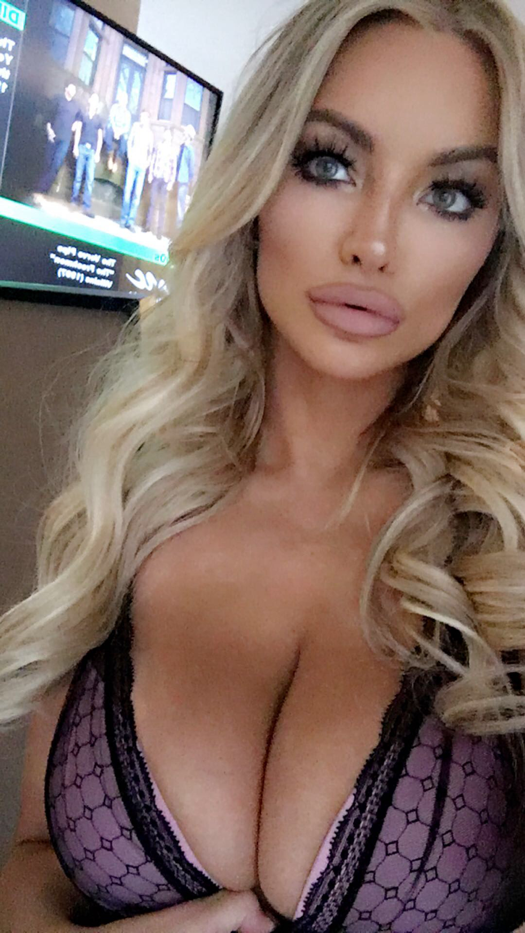 lindsey-pelas:http://Lindsey-Pelas.tumblr.com