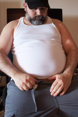 bigboysandbears:  chubbycub78:  gulobear:  macgeekbear:  It’s been awhile…   so hot  Oh yes!  Re-reblog cause you are just that damn HOT.!.