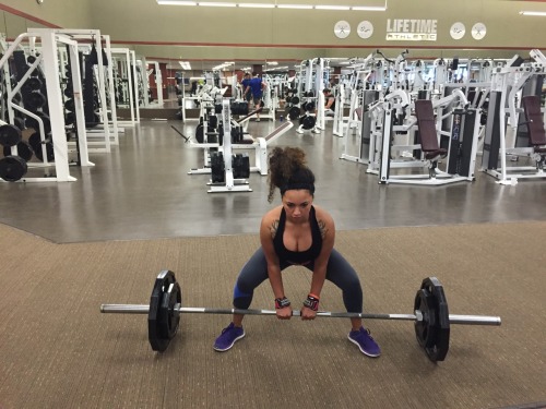 ittybittybarbellbabe:  Oh guess what?  I pulled 185 for 4- 4 times  💪🏾💁🏽  Powerful and exotic