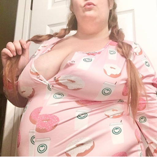 sweetbunnilove-deactivated20220:Do you like how fat I’m getting, baby? Do you want me to get bigger? 