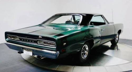 jacdurac:   1969 Dodge Super Bee Scat Trac  N96 Ram Air 2 door Hard Top Factory Paint code V02 Green two tone/mono tone w/ black painted roof  