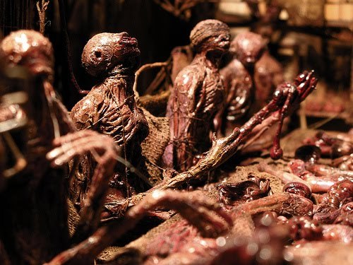 sixpenceee:  MARK POWELL’S HELLISH DIORAMAS  As a horror artist, Powell’s pieces are some truly disturbing work. He describes them as “miniature environments where imaginary beings evolve, devolve, consume, excrete, multiply and decay”  It