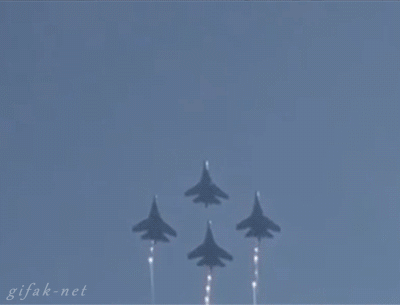 foxtrotflight:  thebeasthimself:  Fighter jets making an eagle  Oh…my god..if thats