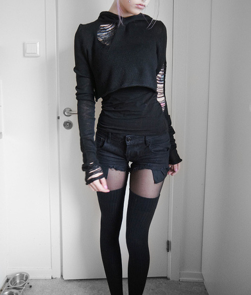 pastel-goth-princess:  hadespersephone:  †  ❤ 