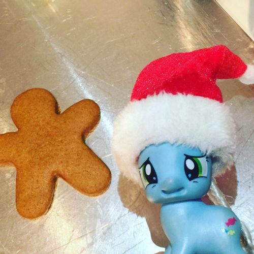 What should I put on my gingerbread man? (And why isn’t there a gingerbread pony?!) #mylittlepony #m