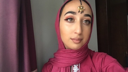 hijabivibes: This is my colour