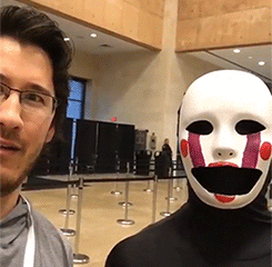 sage-ryans-tiger:  friendlyyelling:  Spooky… (x)  I flipping love this guy 
