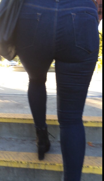 creepshotcandids:#pawg #booty #tight jeans #creepshot