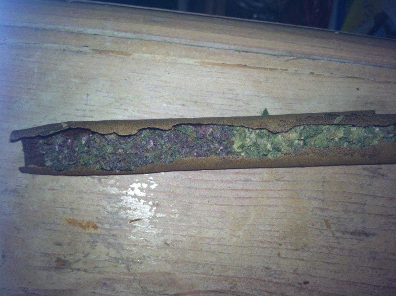 hellahiigh:  Purple kush x Girl Scout cookies in the blunt