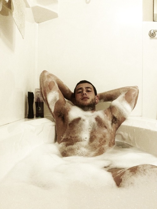 innerbear: southern-beef:  ‘Early’ Bubble Bath Monday // Fashion exposure // 8.2.13 // v
