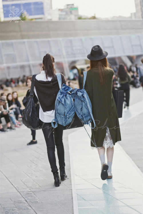 Seoul Fashion Week 2015 S/S Street style!!!  http://nstagram.com/candydeshot 