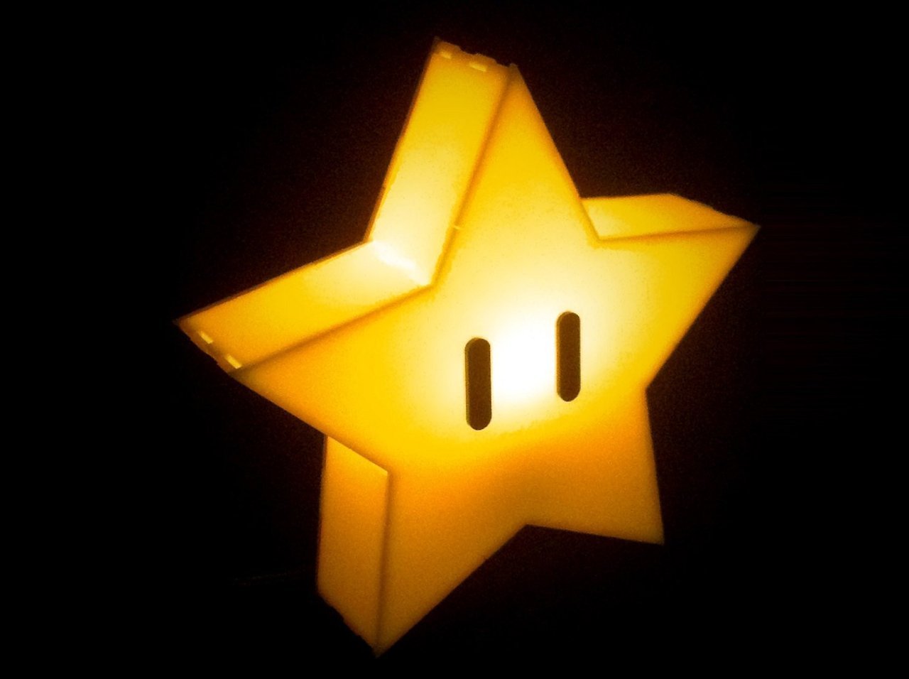 retrogamingblog:Super Mario Bros Invincibility Star Tree Topper made by Plasmatorium