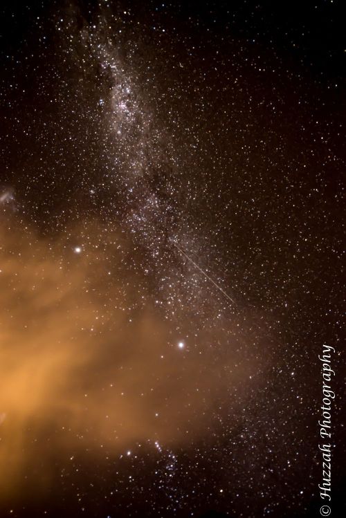 gravitationalbeauty:  Beneath the Milk Way by Leslie Dean McEwan