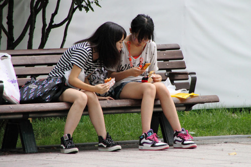 Mobilephone girls
