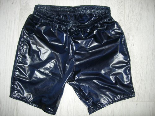 Shipping navy dark blue extrashiny R@ZZ shorts to a regular customer in Norway.Elastic waist, two co