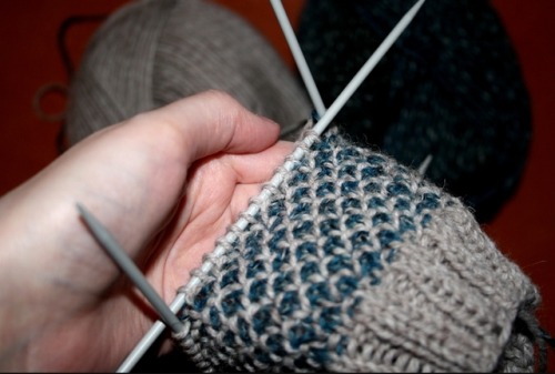 wishingledge:a sock & the stitch that looks like fish scales but only from certain angles
