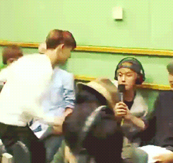 baekhyu-n:  it all started with baekhyun cheering for kyungsoo…. 