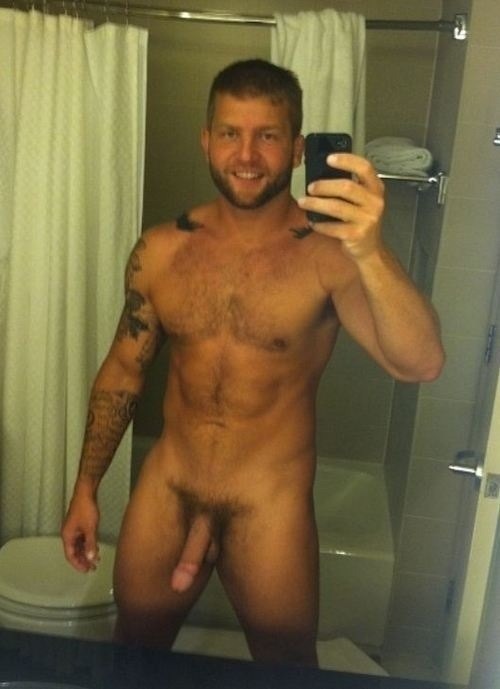 roscoearky:  4hombres4men:  HOT !!!!  Colby!!!! Oh yeah 