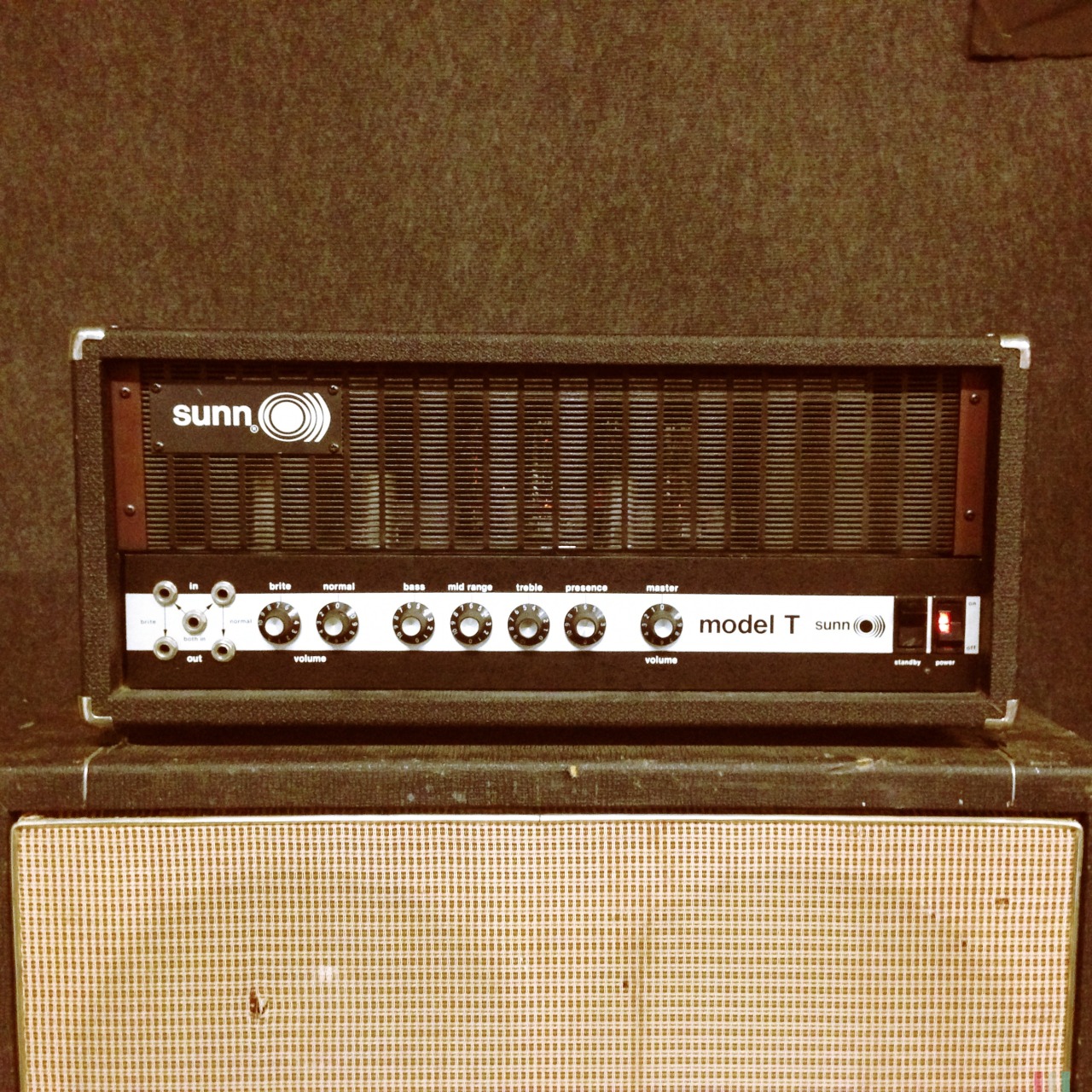 his-beardness:  ‘73 Sunn Model T and ‘74 Sound City L100 cab and their MINE!