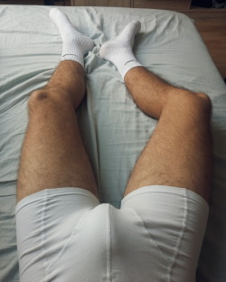 socksyboy:  Back in bed.. Desperately need someone on my feet.