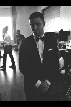 allblackerrthingus:  cxlifornia-l0ve:  Drake in a suit &gt;  that’s a pass^