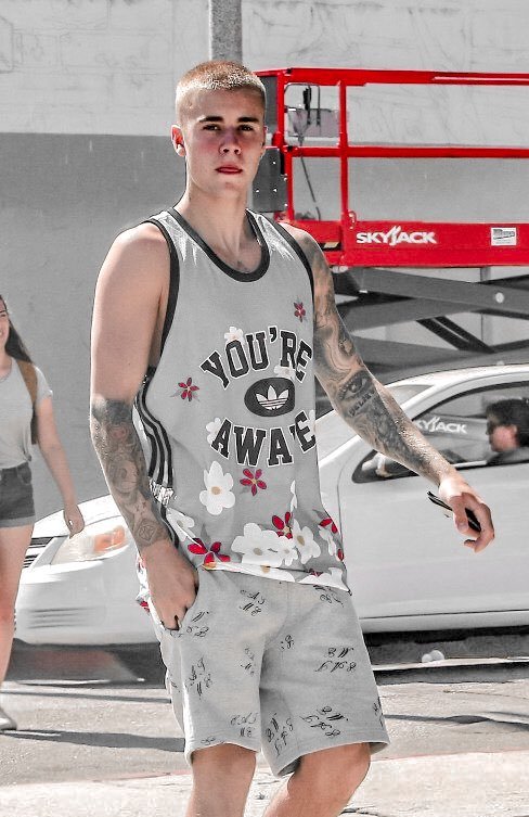 Only Beliebers — The moment when justin bieber's casually walks on...